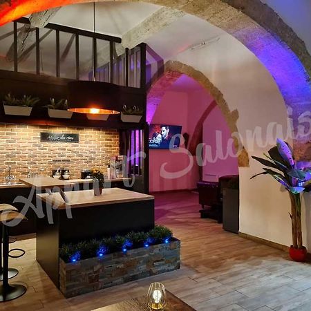 Appartement 70m2 avec jacuzzi privatif Salon-de-Provence Exterior foto