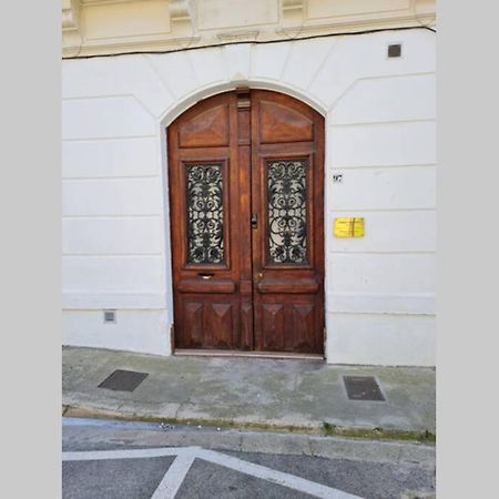 Appartement 70m2 avec jacuzzi privatif Salon-de-Provence Exterior foto