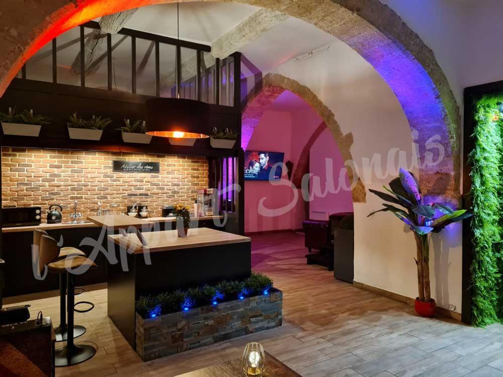 Appartement 70m2 avec jacuzzi privatif Salon-de-Provence Exterior foto